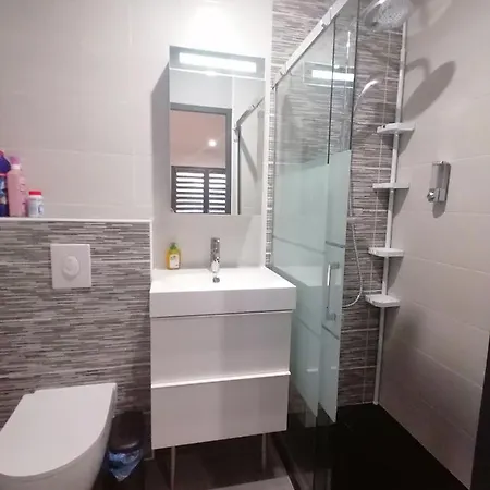 Bleu, Neuf, Classé 3 étoiles, Clim, Wifi, Lave-linge, Lit King Size, Au Calme Et à 800m Des Plages De Valras *