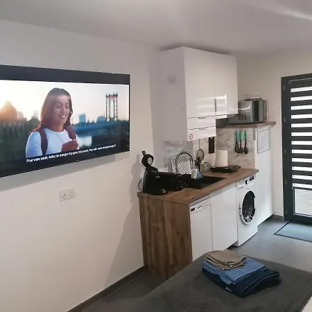 아파트 Bleu, Classe 3 Etoiles, Clim, Wifi, Lave-linge, Lit King Size, Au Calme Et A 1000m Des Plages De Valras Sérignan