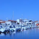 Bleu, Neuf, Classe 3 Etoiles, Clim, Wifi, Lave-linge, Lit King Size, Au Calme Et A 800m Des Plages De Valras *