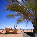 Bleu, Classe 3 Etoiles, Clim, Wifi, Lave-linge, Lit King Size, Au Calme Et A 1000m Des Plages De Valras Sérignan