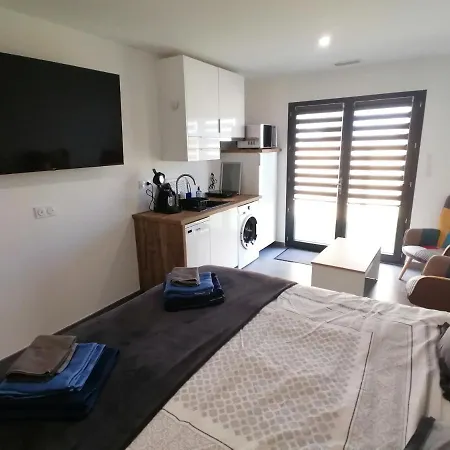 Apartment Bleu: Seaside Comfort With Modern Amenities *
