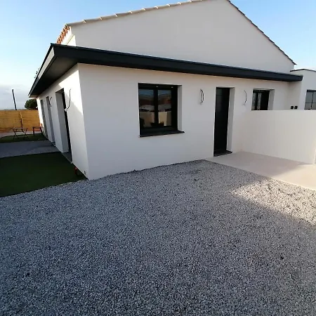 Bleu, Neuf, Classé 3 étoiles, Clim, Wifi, Lave-linge, Lit King Size, Au Calme Et à 800m Des Plages De Valras *